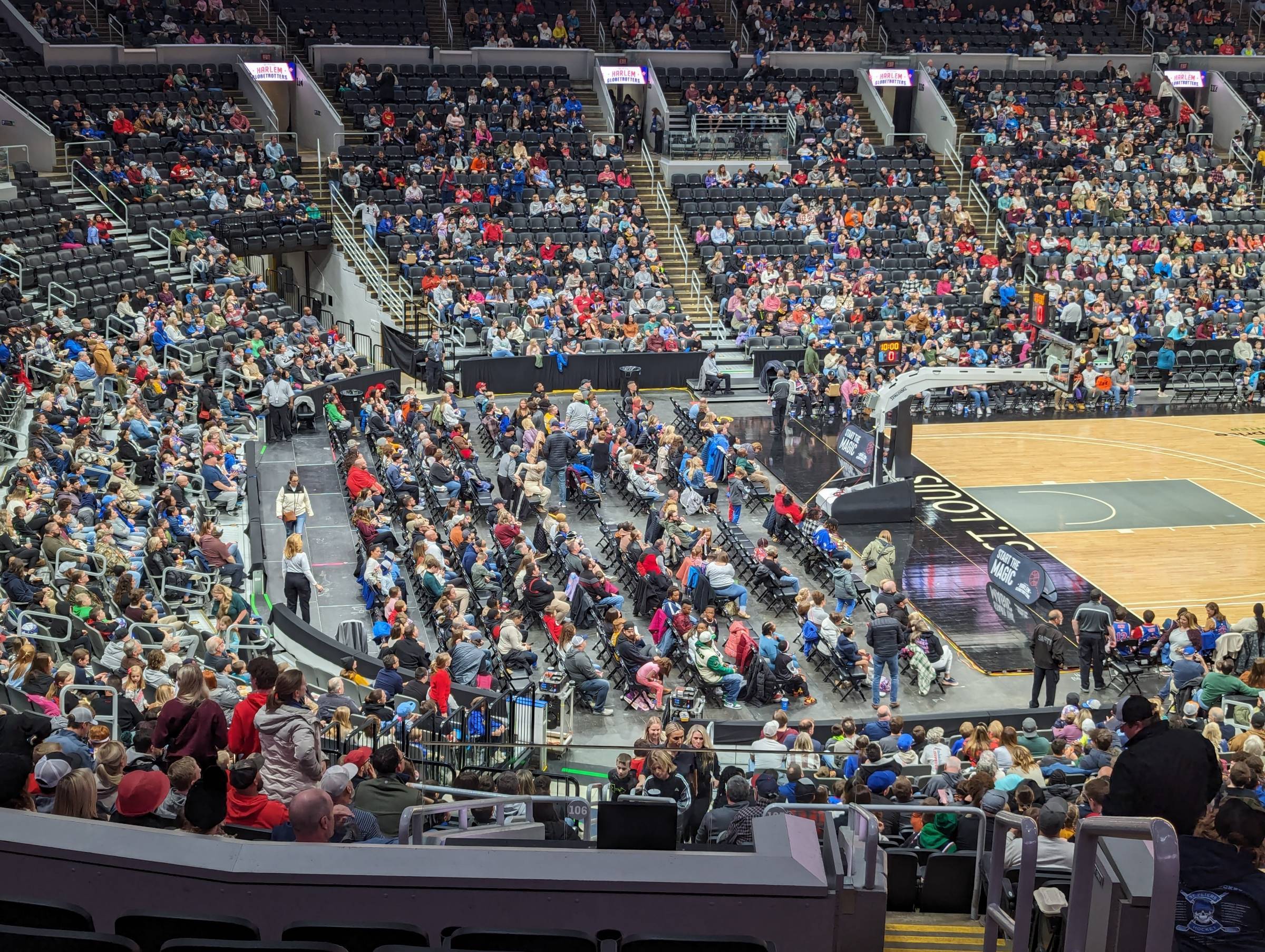 Harlem Globetrotters Floor Seats at the Enterprise Center