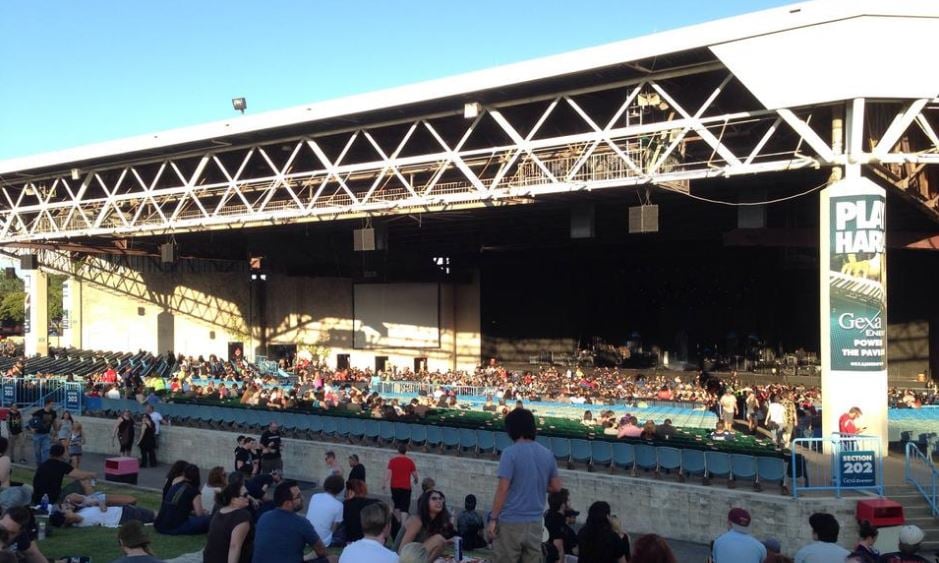 Dos Equis Pavilion Seating 