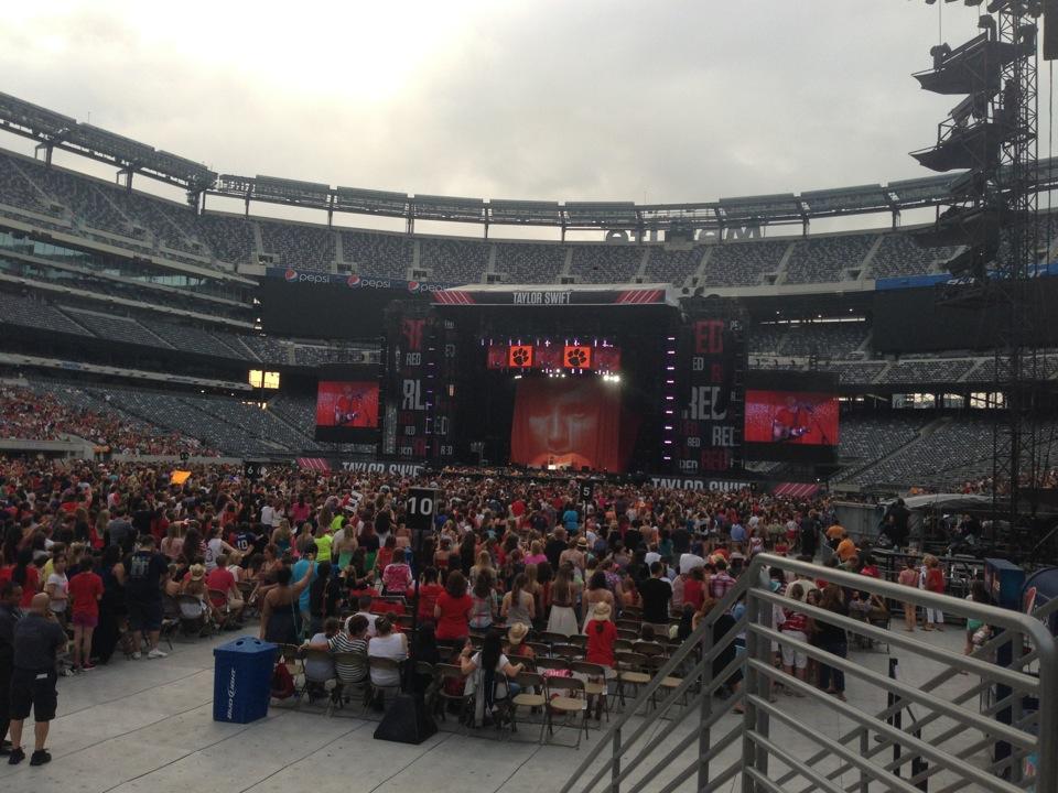 section 121, row 3 seat view  for concert - metlife stadium