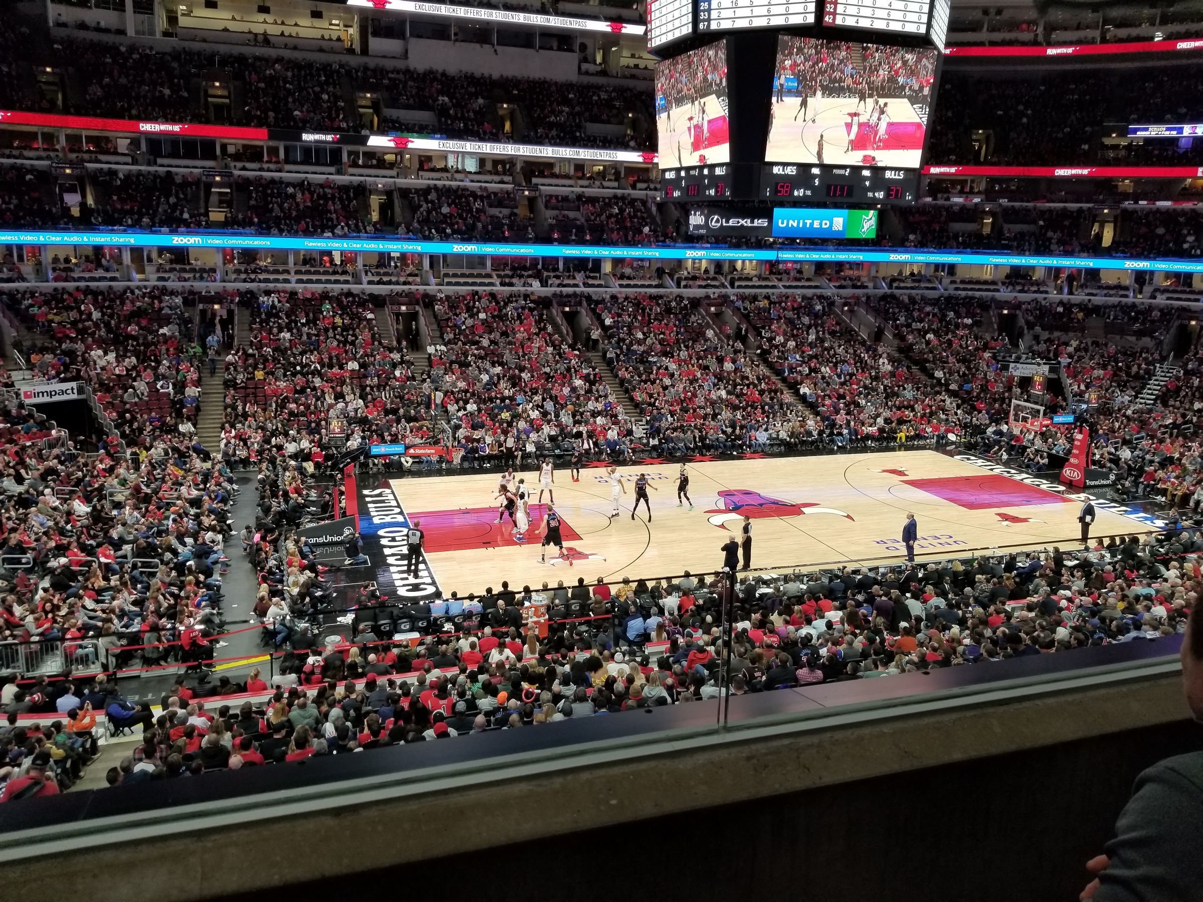 Section 202 at United Center - Chicago Bulls - RateYourSeats.com