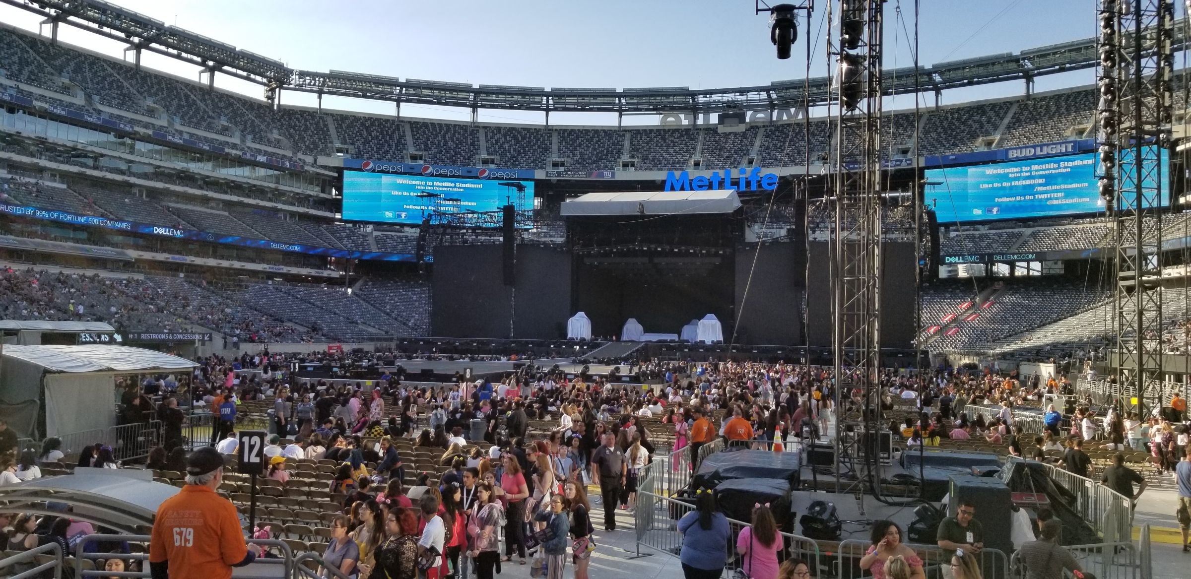section 123, row 5 seat view  for concert - metlife stadium