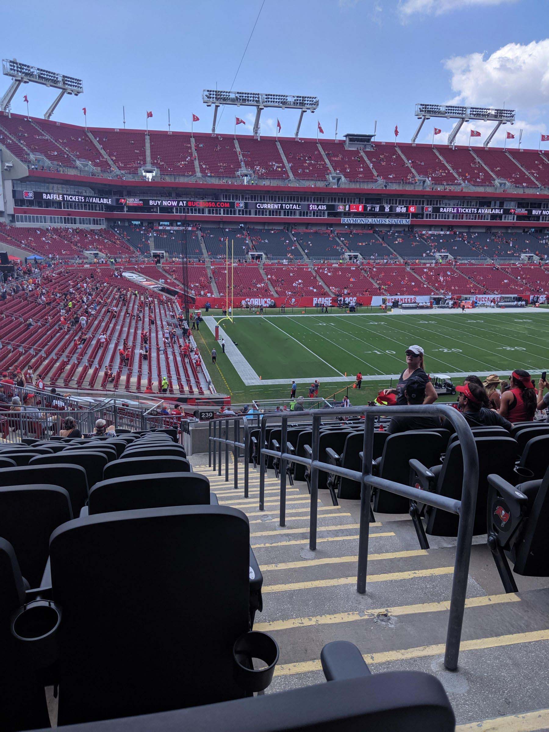 club level seats at raymond james stadium