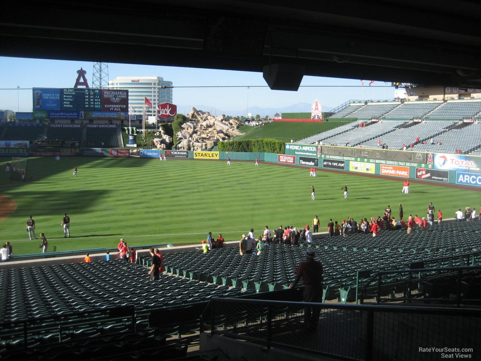 Angel Stadium. ReynMcDex : r/mlbtheshowstadiums