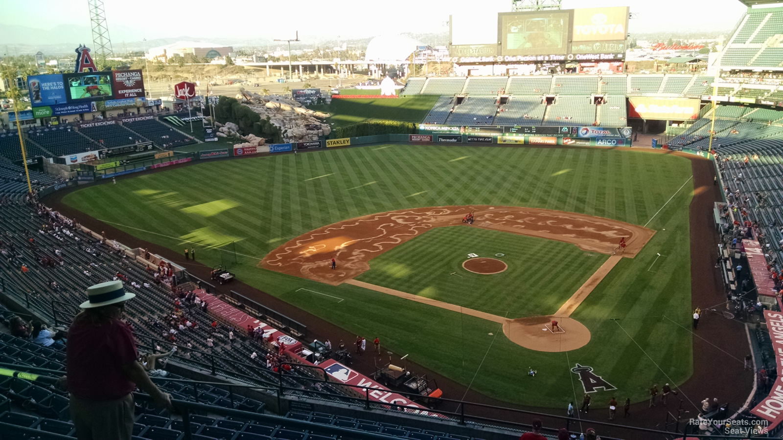 Los Angeles Angels on X: Ducks Night at Angel Stadium is 𝗼𝗻𝗲 𝘄𝗲𝗲𝗸  away! Don't forget to grab your co-branded gear at the Angel Stadium Team  Stores starting on Friday, September