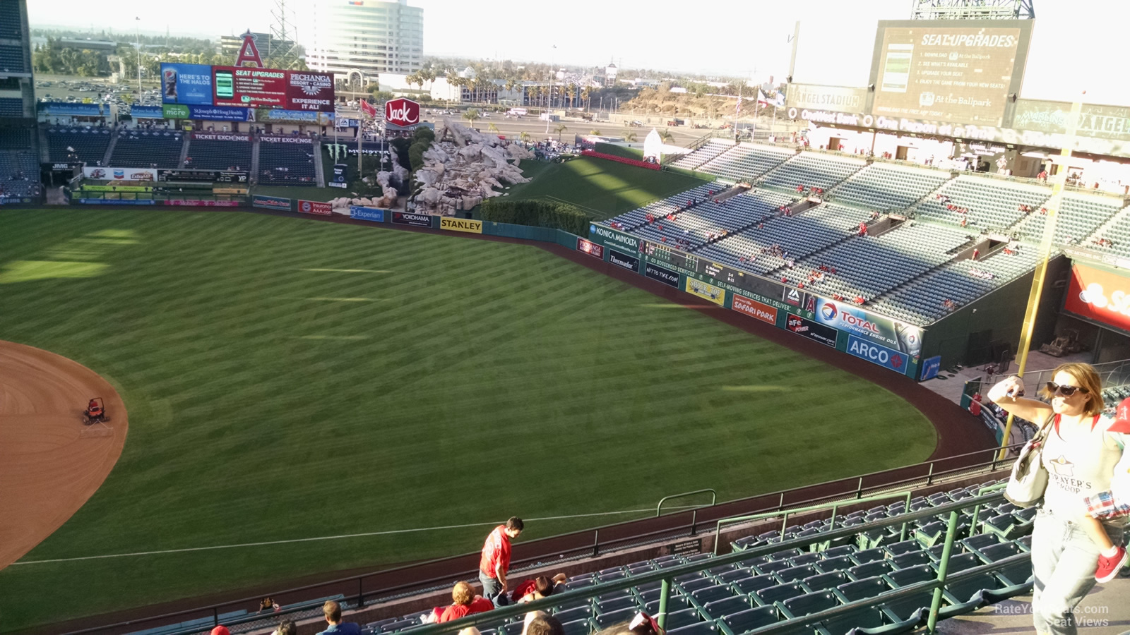 30Fieldsin30Days: Angel Stadium of Anaheim