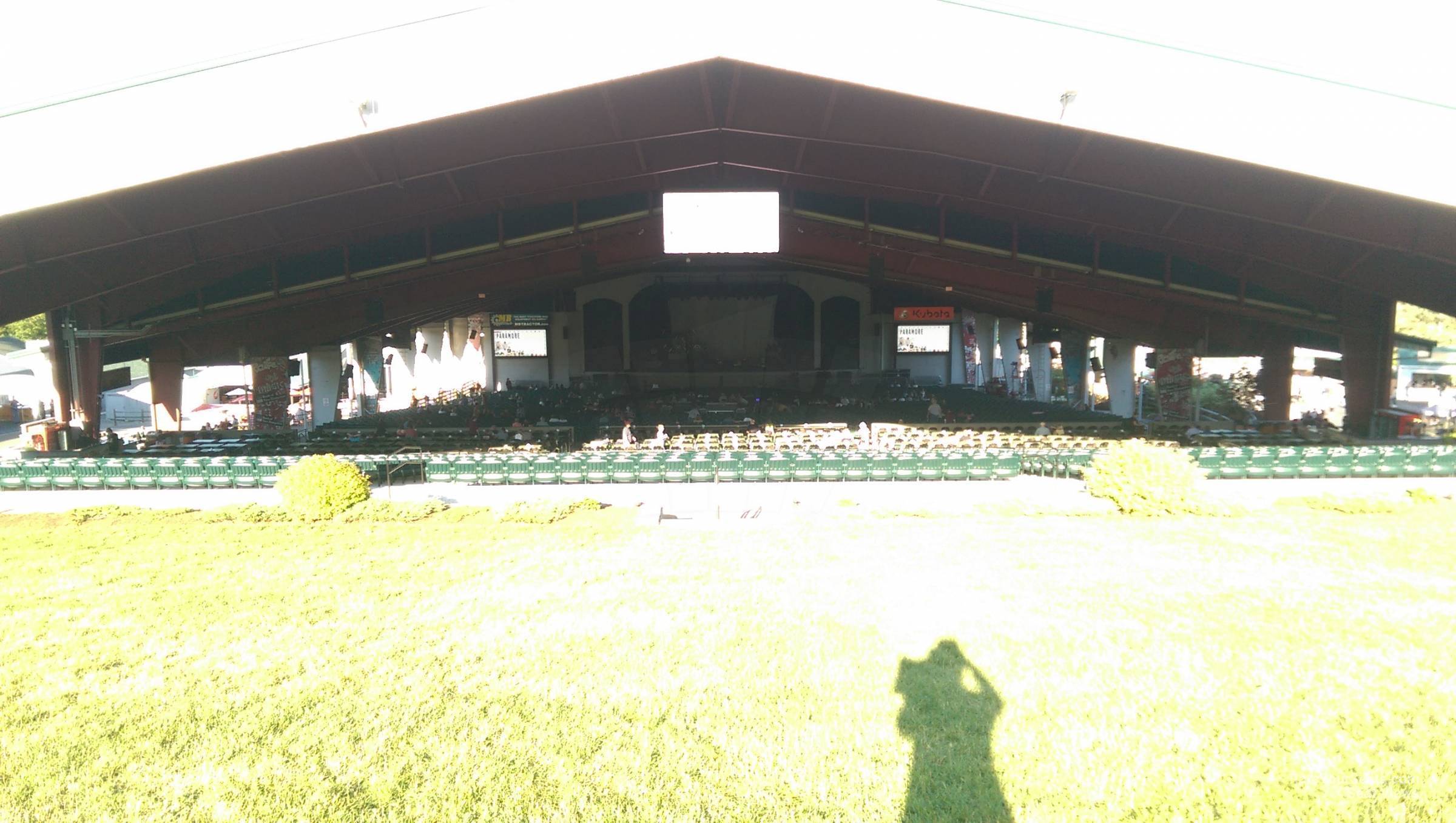 lawn seat view  - bank of new hampshire pavilion