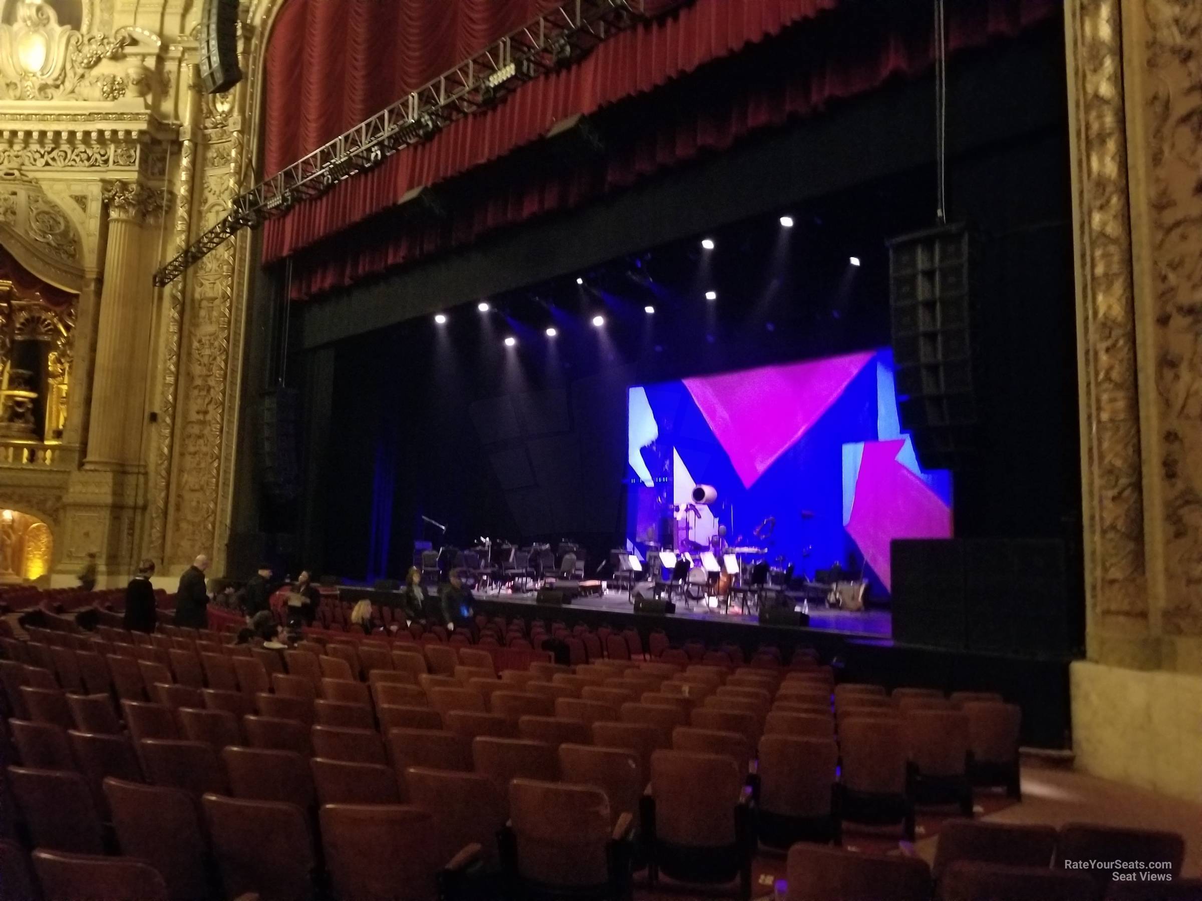 Main Floor 2R at Chicago Theatre