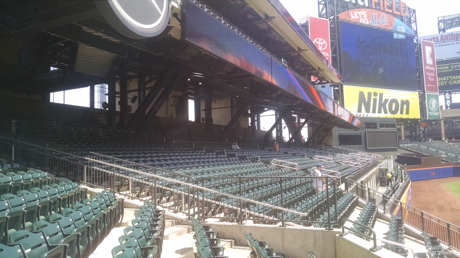 outfield seating at citi field