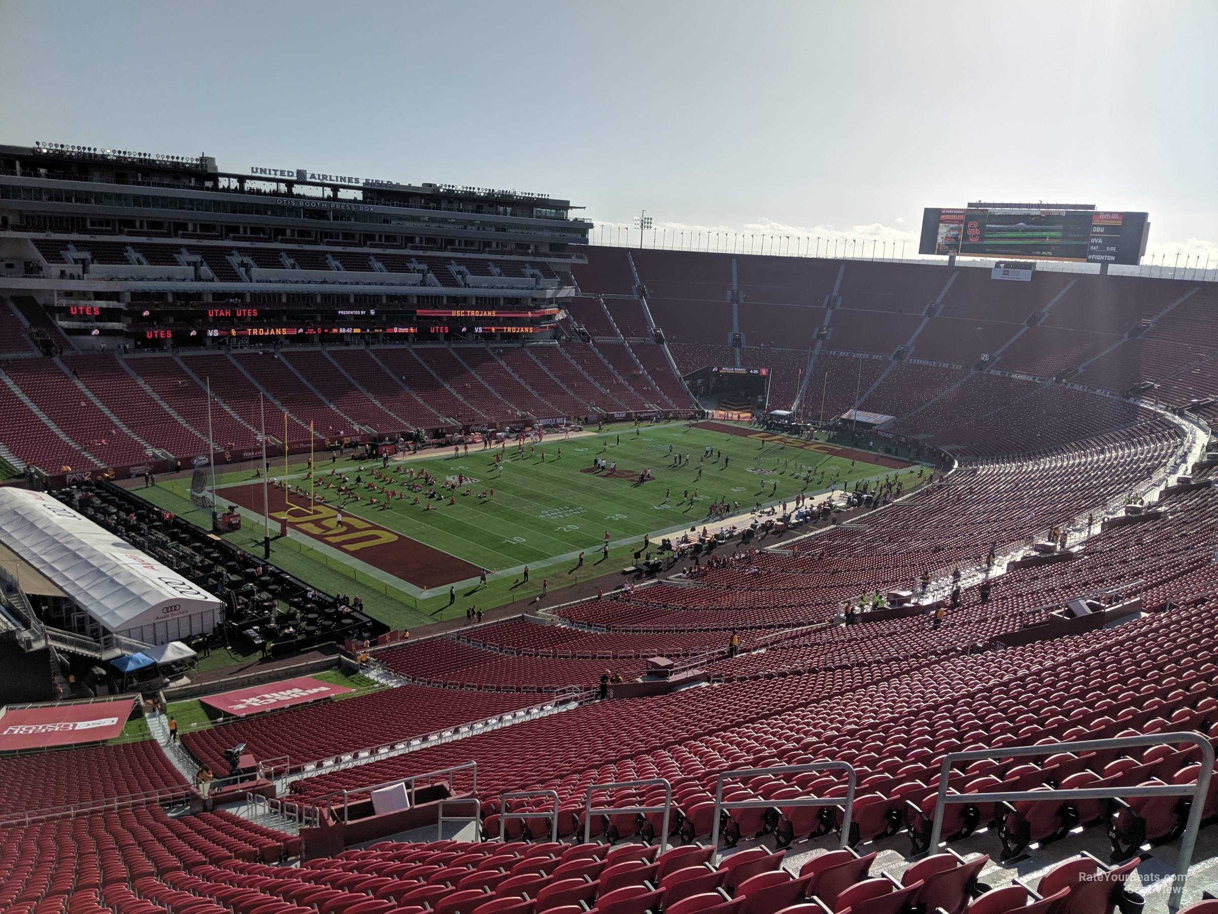 Section 327 at Los Angeles Memorial Coliseum - RateYourSeats.com