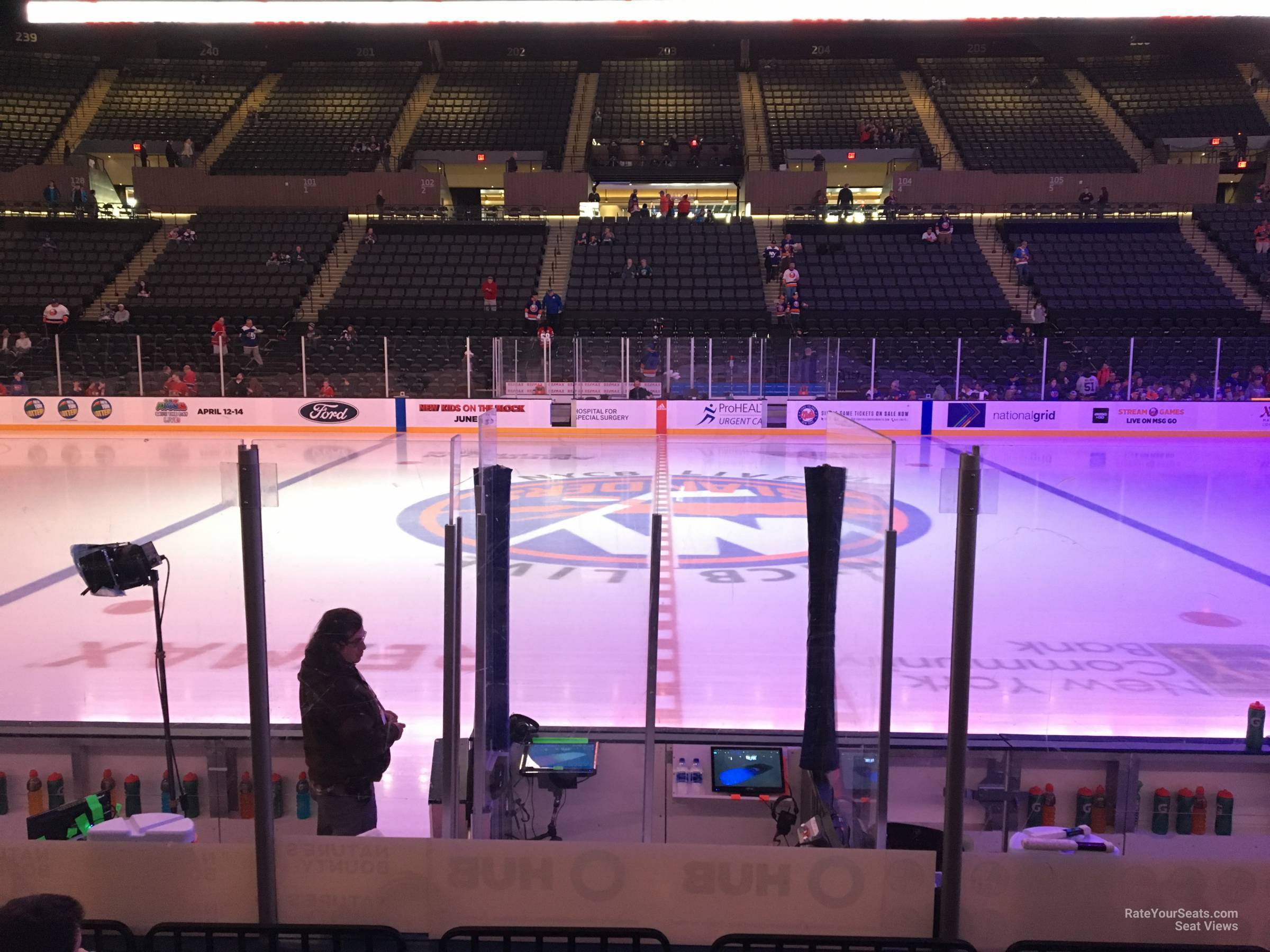 section-17-at-nassau-coliseum-new-york-islanders-rateyourseats