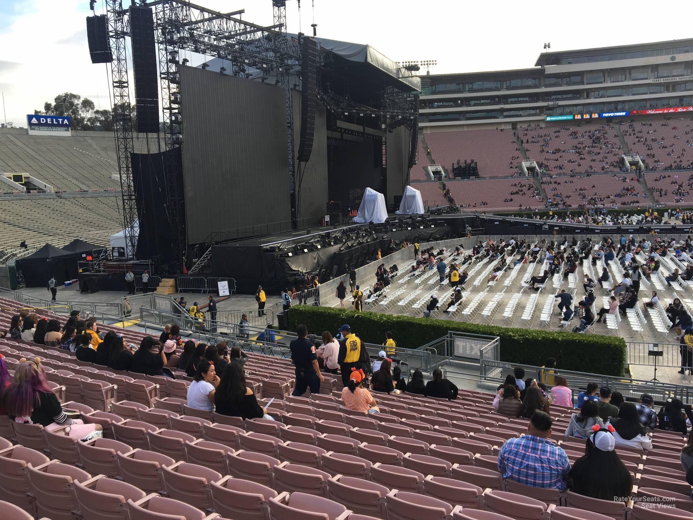 Section 4 at Rose Bowl Stadium 