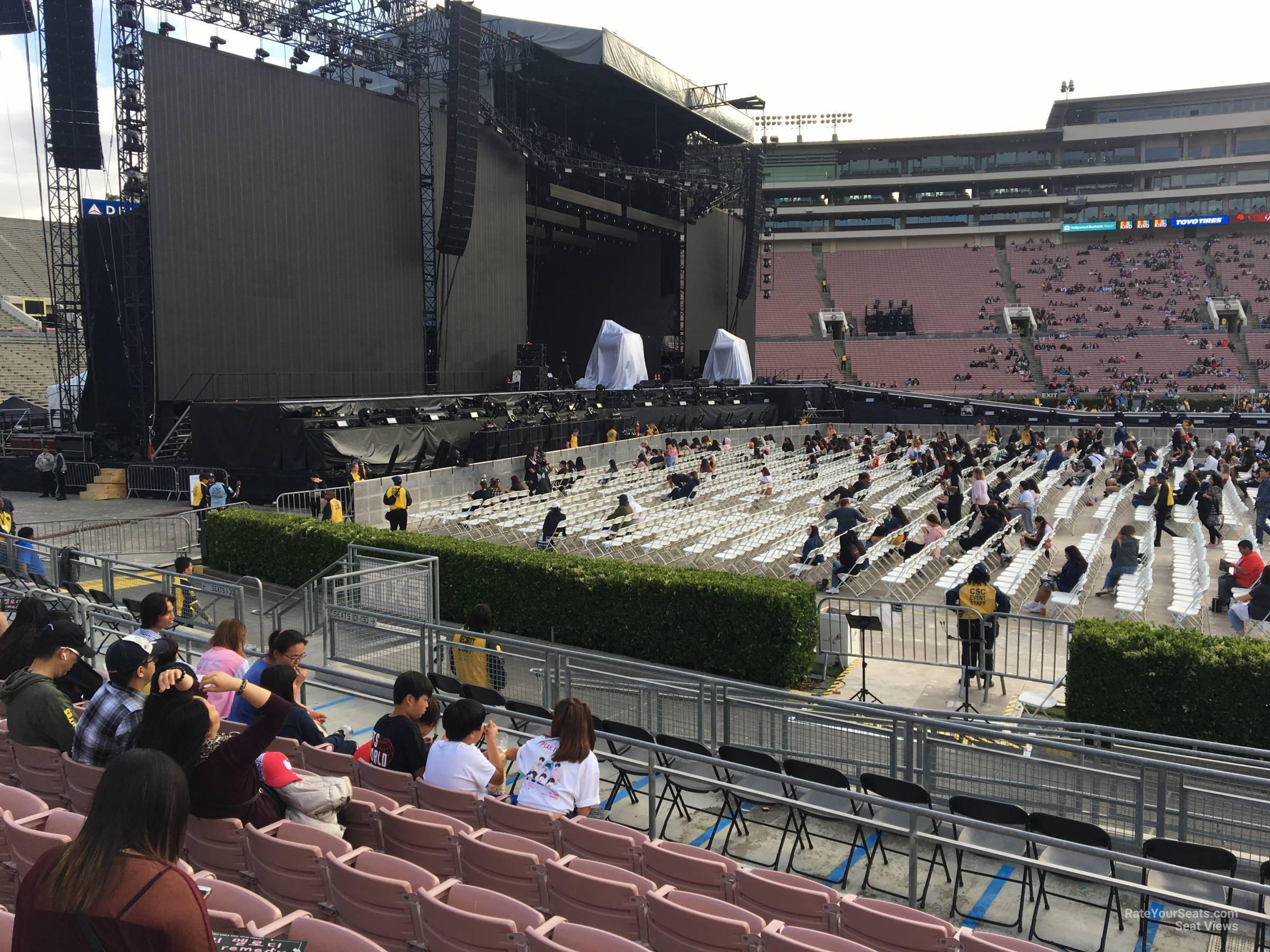 Section 4 at Rose Bowl Stadium 