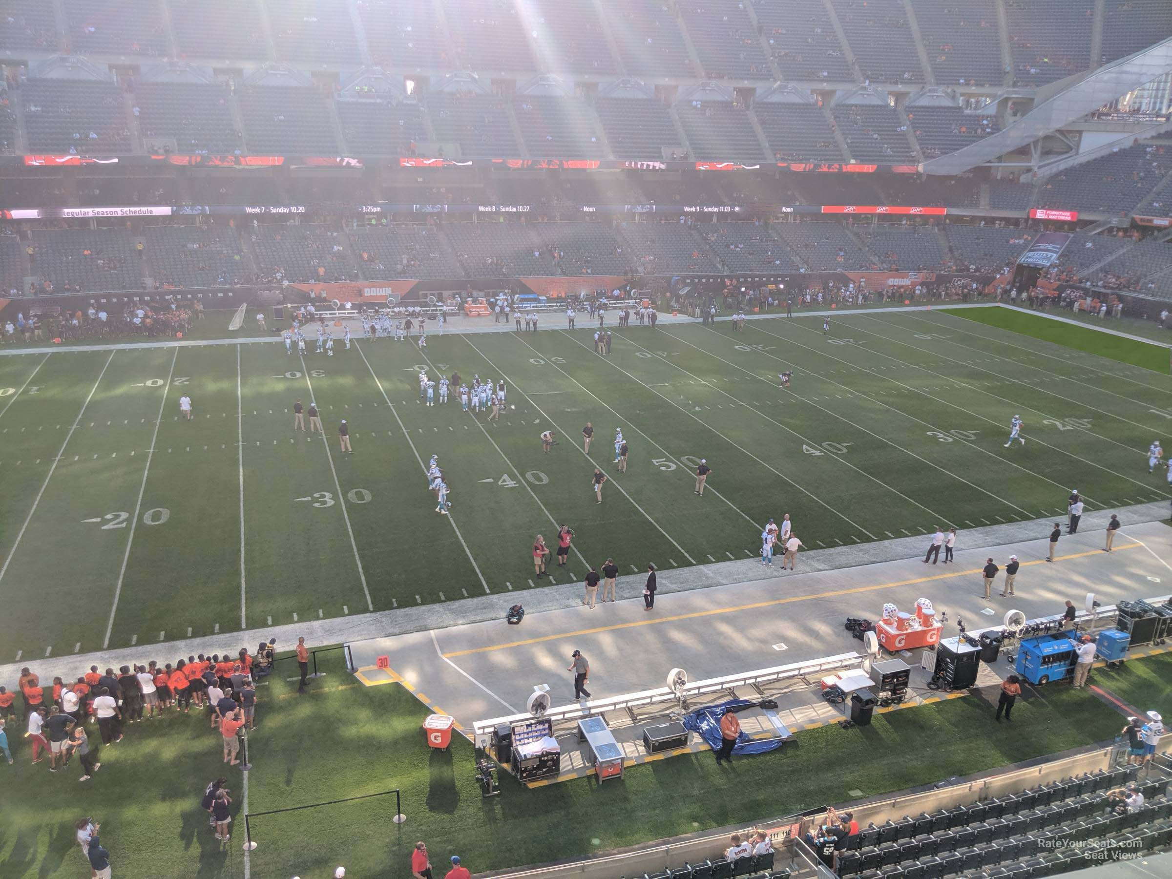 Chicago Bears Tickets, Sect 311, Row 5 Seats 3-8, United club! Aisle seats!