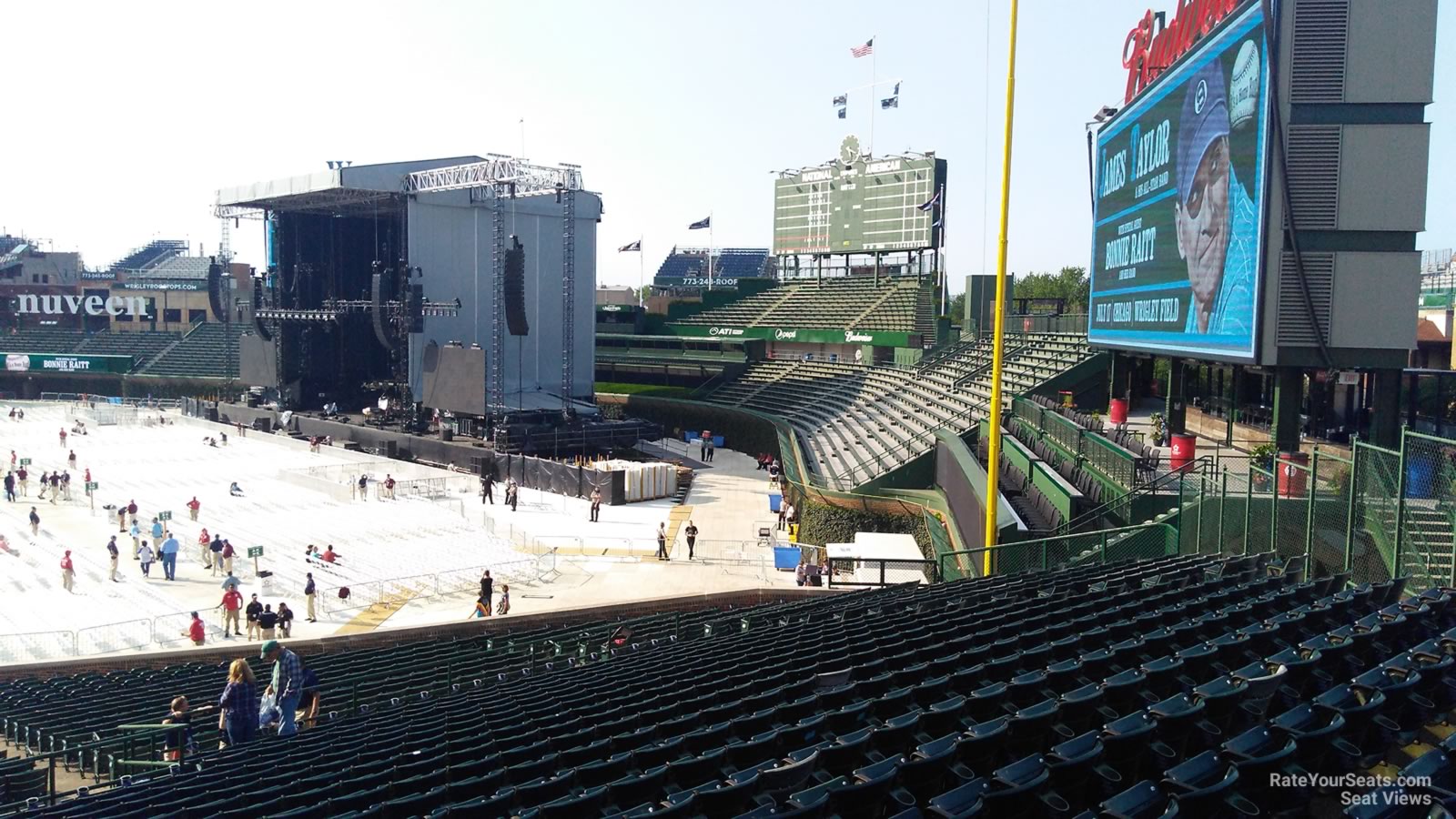 231 Wrigley Field Sign Images, Stock Photos, 3D objects, & Vectors