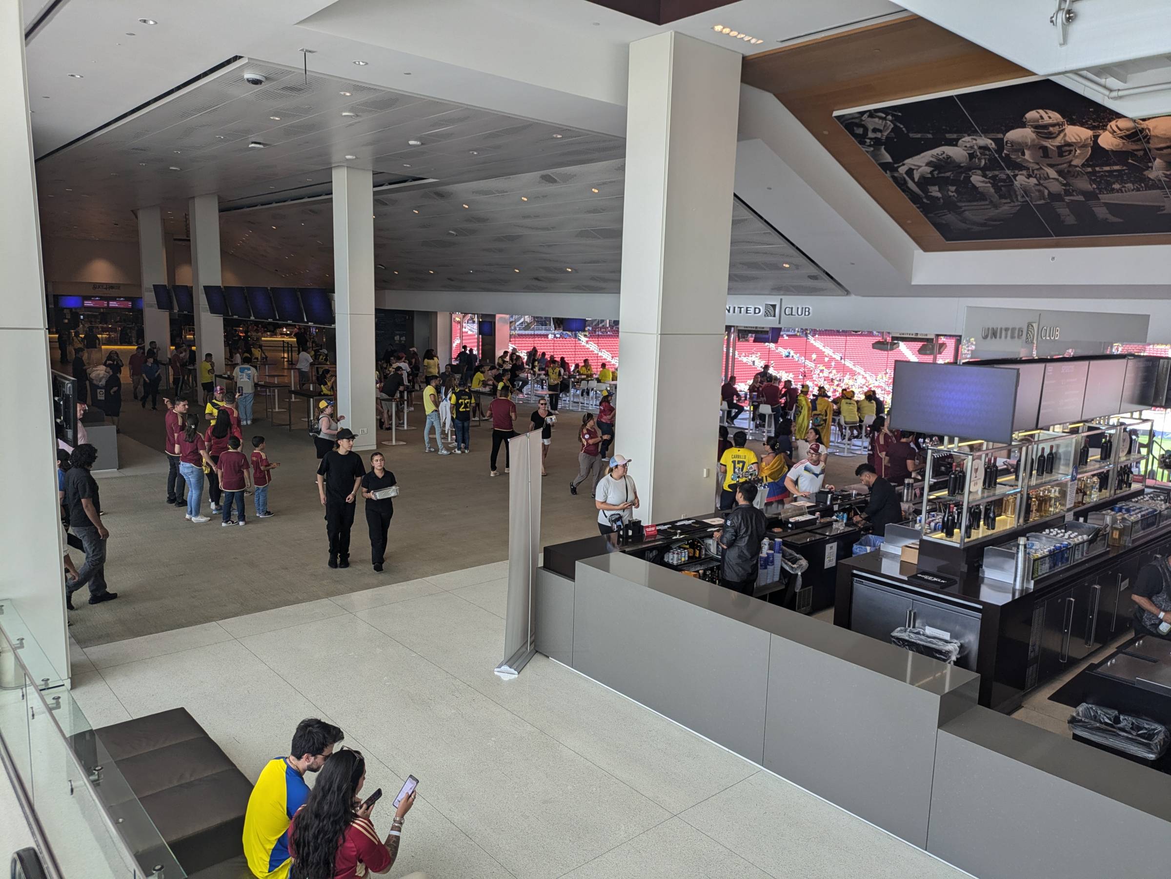 inside united club lounge levis stadium