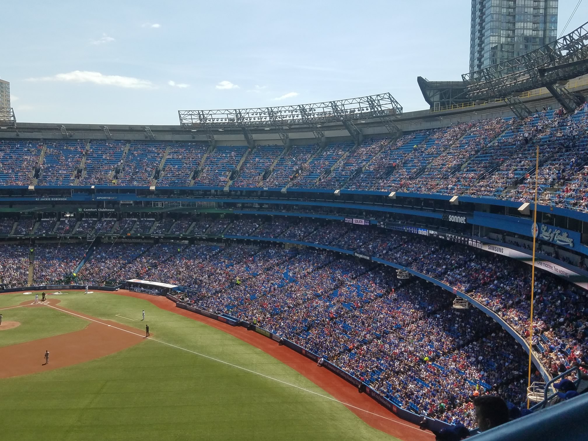 Rogers Centre Seating Tips – Best Seats, Shade, + Cheap Seats