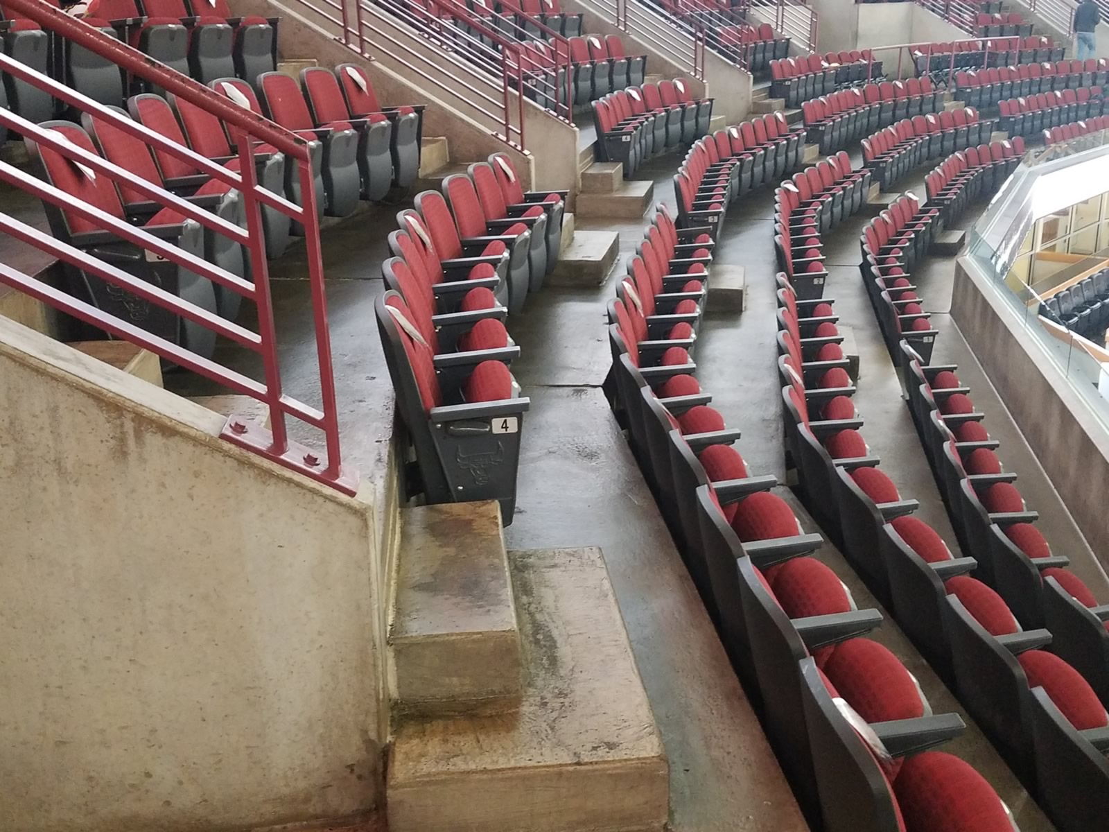 What Are Club Level Seats At United Center Brokeasshome com
